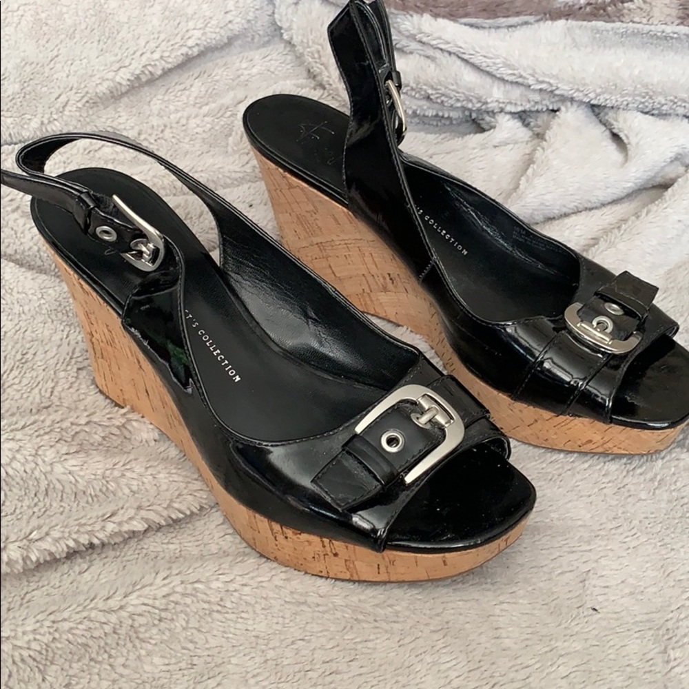 Black wedges